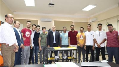 رئيس جامعة الدلتا التكنولوجية يشهد مشاريع الطلاب التطبيقية لبعض المقررات الدراسية
