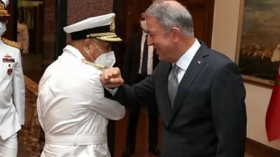 عاجل وخطير.. تفاصيل لقاء وزير الدفاع التركي وقائد القوات البحرية الليبية