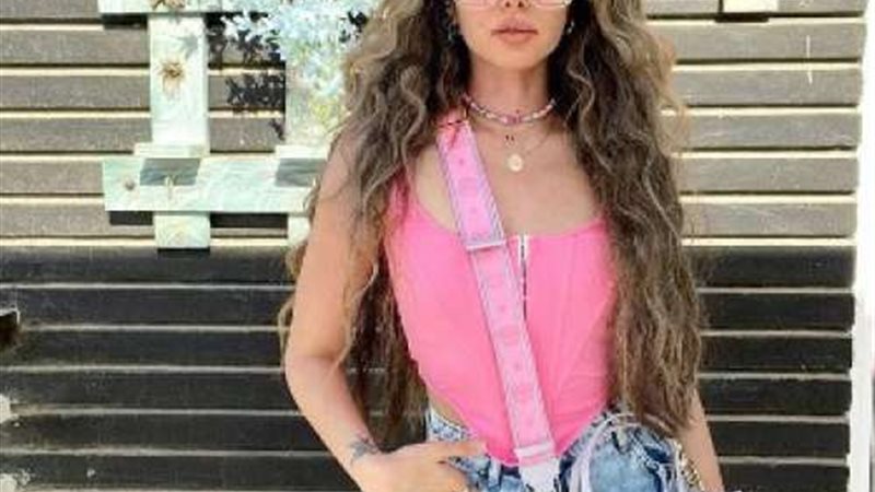 هنا الزاهد