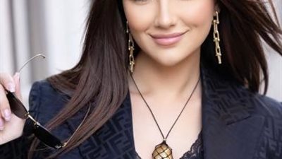 مى عمر تتألق بالأسود في أحدث ظهور لها