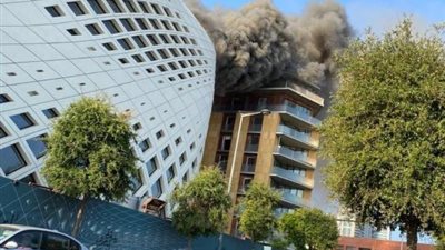 بيروت تحترق من جديد.. النيران تلتهم مبنى قيد الإنشاء بالحي التجاري بالعاصمة اللبنانية