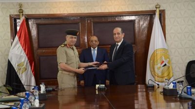 وزير التنمية المحلية يشهد توقيع بروتوكول تعاون بين الوزارة وإدارة الإشارة بالقوات المسلحة