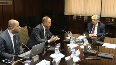 «شاكر» يلتقي برؤساء شركة الفنار السعودية والعالمية لبحث سبل تعزيز سبل التعاون المستقبلي