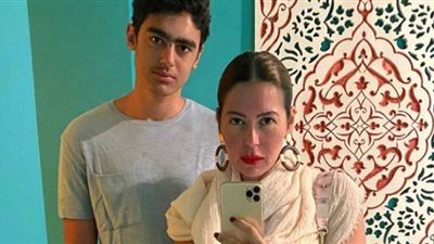 لقاء الخميسي مع نجلها في أحدث ظهور لها