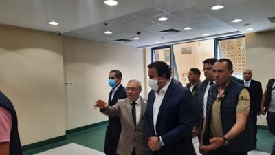بالصور .. وزير التعليم العالي يتفقد منشآت وتجهيزات مستشفيات جامعة طنطا