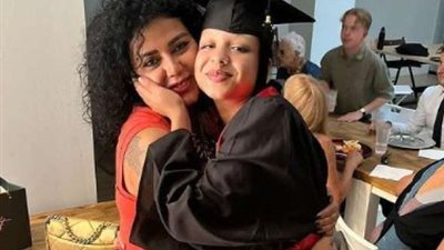 رانيا يوسف تحتفل بتخرج نجلتها من المدرسة