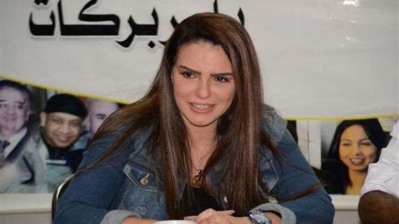دنيا عبد العزيز