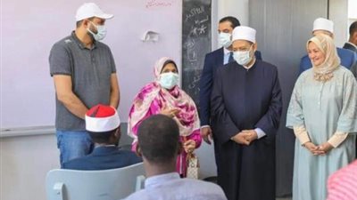 شاهد.. شيخ الأزهر يتفقد امتحانات ثانوية البعوث