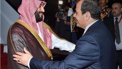 الرئيس السيسي يستقبل الأمير محمد بن سلمان بمطار القاهرة