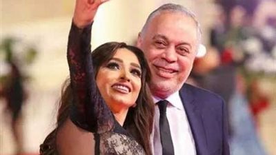 روجينا تغازل زوجها بشكل رومانسي فى أحدث ظهور لها