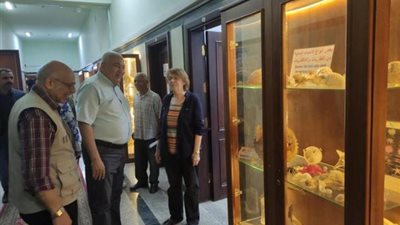 رئيس جامعة مدينة السادات يتفقد متحف التشريح بكلية الطب البيطري