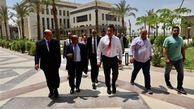 بالصور .. وزير التعليم العالي يتفقد مقر الوزارة الجديد بالعاصمة الإدارية الجديدة