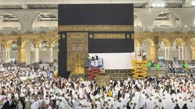 الداخلية تعلن عن مغادرة أول فوج من حجاج القرعة إلى الأراضى المقدسة