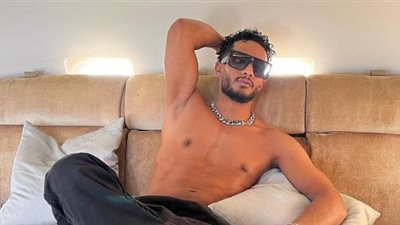 محمد رمضان عارى الصدر فى أحدث ظهور له