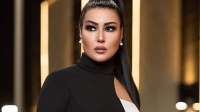 سمية الخشاب تحتفل بنهاية الصيف من حمام السباحة