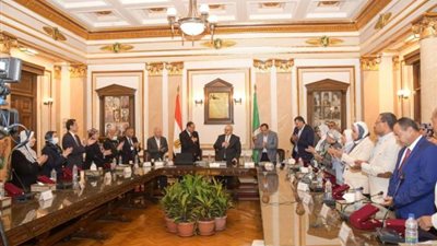 بالصور .. الخشت يكرم قيادات التعليم وشؤون الطلاب بجامعة القاهرة