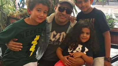 بالصورة.. محمد نور يحتفل بعيد ميلاد نجليه التوأم وهذه رسالته لهم