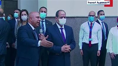 السيسي يتفقد القطار الكهربائى ”إل آر تي”