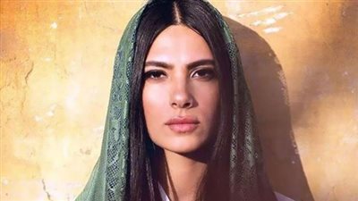 هدى المفتى تروج لفيلمها الجديد ”عمهم”