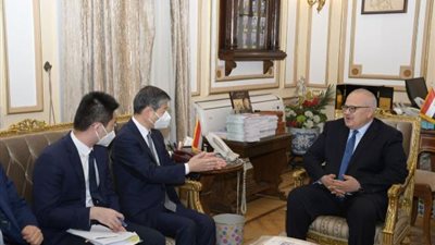 بالصور .. رئيس جامعة القاهرة يستقبل السفير الصيني بالقاهرة