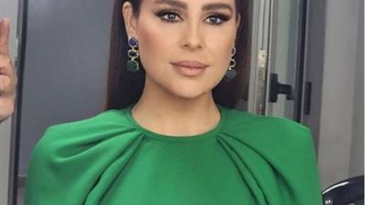 كارول سماحة بفستان أخضر أنيق فى أحدث جلسة تصوير