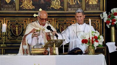 شاهد.. رئيس «الأسقفية» يرسم شماسًا بالإسكندرية ويمنح ترخيصًا لأربعة خدام جدد