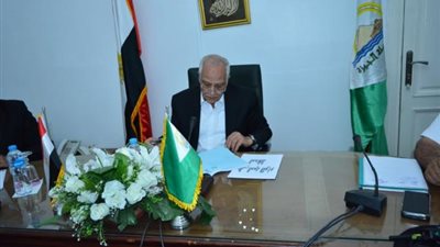 شاهد.. محافظ الجيزة يعلن زيادة تعريفة الركوب بخطوط السرفيس والنقل الجماعي