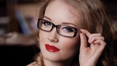 النظارات تساعد في الحماية من الإصابة بـ كورونا.. حقيقة أم شائعة