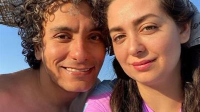هبة مجدي بإطلالة رومانسية مع زوجها في أحدث ظهور