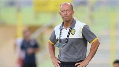 عاجل.. الزمالك يقترب من التعاقد مع مدرب منتخب قطر خلفاً لكارتيرون