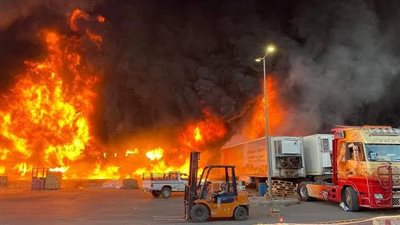حريق ضخم يلتهم مستودع أخشاب في السعودية