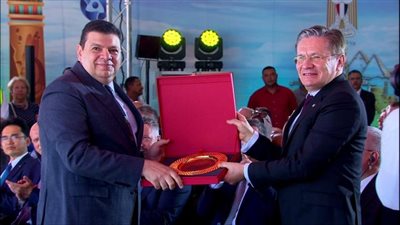 «الوكيل» يسلم درع الصبة الخرسانية الأولى لأول مفاعل نووي للجانب الروسي