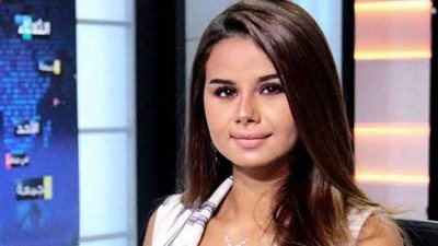 منة عرفة بإطلالة صيفية جريئة في أحدث ظهور لها