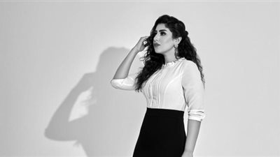 أيتن عامر تستعرض جمالها بالأحمر النارى فى أحدث جلسة تصوير