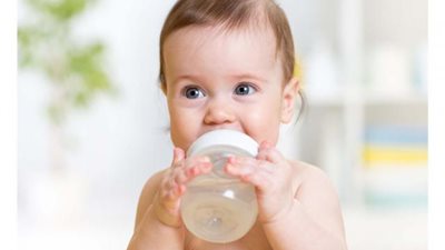 خلى بالك.. كل ما تريدين معرفته عن أعراض الجفاف عند الأطفال