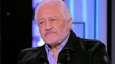 خالد زكى : بحس بقهر من جوايا ومش عايز أموت مديون