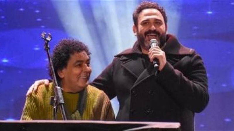 محمد منير وأكرم حسنى