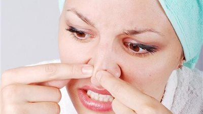 بالخيط والبخار.. الحل المثالي لإزالة الرؤوس السوداء من الأنف