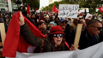 مسيرة شعبية حاشدة في تونس تطالب بمحاكمة الإخوان