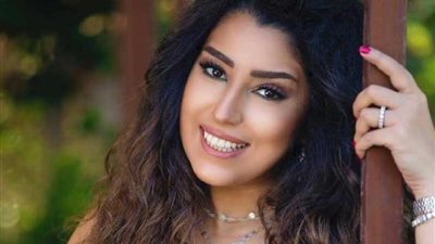 آيتن عامر تروج لأغنيتها الجديدة على طريقتها الخاصة