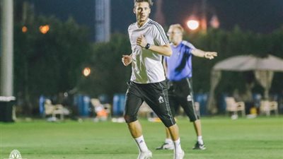 بالصور.. رمضان صبحي يشارك في أول مران مع بيراميدز