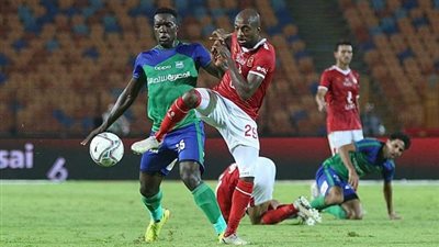 75 دقيقة.. المقاصة ناقص العدد يهدر هدايا دفاعات الأهلي