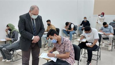 رئيس جامعة بنى سويف التكنولوجية يواصل تفقد لجان اختبارات القدرات