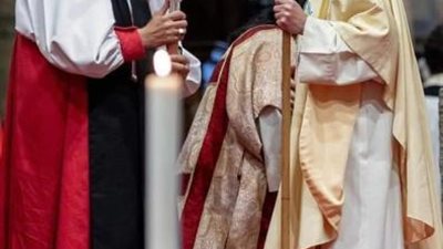 شاهد.. رئيس «الأسقفية» يتسلم صليبًا لإقليم الإسكندرية بافتتاح مؤتمر لامبث