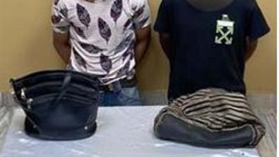 أمن القاهرة يضبط شخصان يستقلان دراجة نارية تخصصا فى خطف حقائب السيدات بشبرا