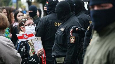 بيلاروسيا على صفيح ساخن.. اعتقال 20 شخصًا من المشاركين بمظاهرة احتجاجية فى مينسك