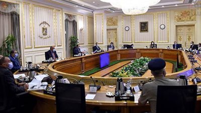 مدبولى يعقد اجتماعاً لتطوير وهيكلة المكاتب الفنية المصرية بالخارج