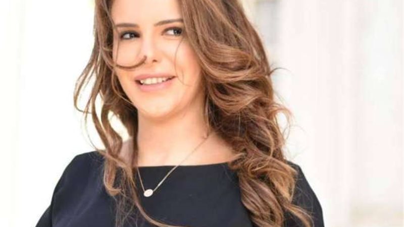 دنيا عبد العزيز