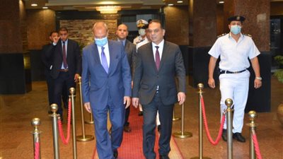 محافظ القليوبية يقدم  التهنئة الى اللواء نبيل سليم بمناسبة توليه منصب مدير الأمن