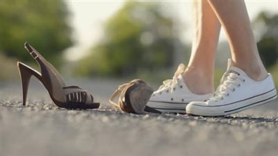 من السفر للرزق والسعادة والفراق”..  تعرف علي تفسير رؤية الحذاء في المنام